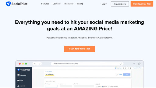 SocialPilot home page advertising its free trial