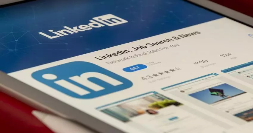 LinkedIn’s New AI Can Write Cover Letters To Hiring Managers