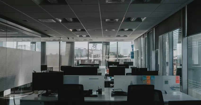 AI Fuels Tech Layoffs but Boosts Other Sectors’ Salaries by $18K